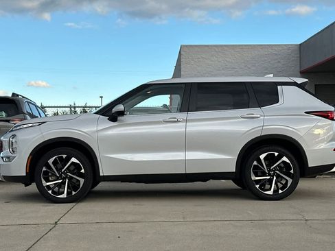 Used 2024 Mitsubishi Outlander SE image 6