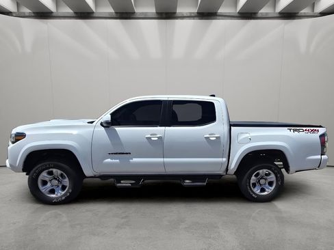 Used 2021 Toyota Tacoma TRD Sport w/ Technology Package AWD/4WD image 2