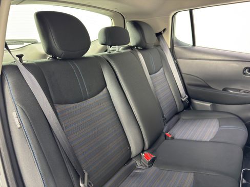 Used 2025 Nissan Leaf S image 31