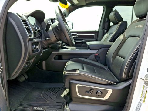 Used 2024 RAM 1500 Laramie AWD/4WD image 11