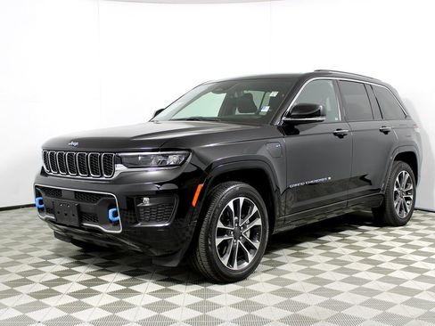 Used 2023 Jeep Grand Cherokee Overland w/ Luxury Tech Group IV image 3