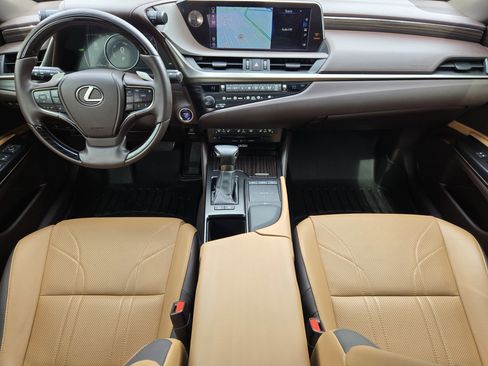 Used 2019 Lexus ES 300h w/ Accessory Package 2 FWD image 32