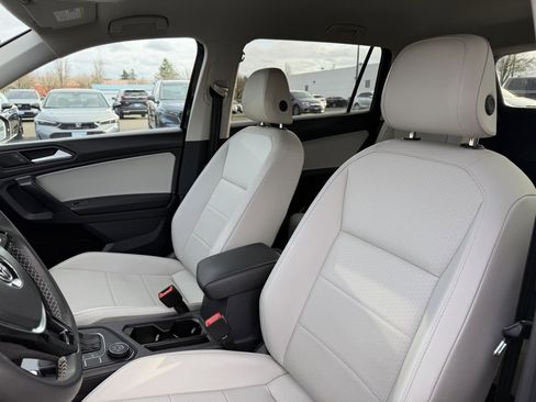 Used 2021 Volkswagen Tiguan SE image 14