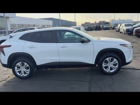 Used 2024 Chevrolet Trax LS image 9