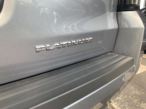 Used 2018 Cadillac Escalade Platinum RWD image 11