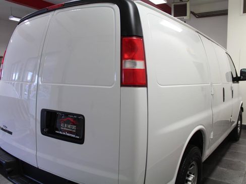 Used 2020 Chevrolet Express 2500 RWD image 7