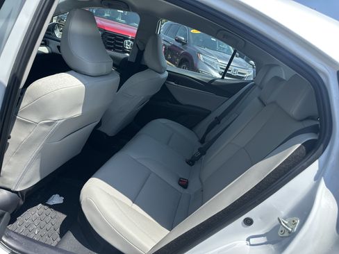 Used 2025 Toyota Camry XLE AWD/4WD image 13