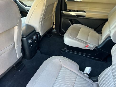 Used 2022 Ford Explorer XLT image 26