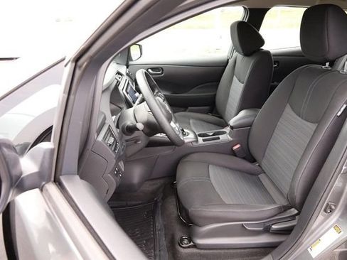 Certified 2025 Nissan Leaf S FWD image 8
