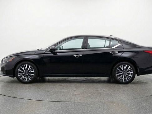Used 2025 Nissan Altima 2.5 SV image 5
