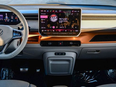 Used 2025 Volkswagen ID. Buzz 1st Edition image 14