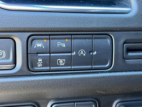 Used 2024 GMC Yukon XL SLT w/ SLT Luxury Package AWD/4WD image 21