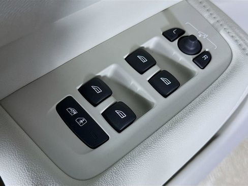 New 2026 Volvo XC60 B5 Ultra w/ Climate Package PRO image 17