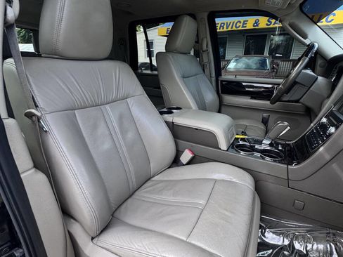 Used 2016 Lincoln Navigator Select image 22