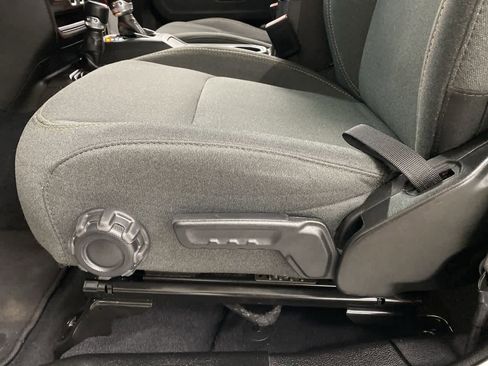 Used 2024 Jeep Wrangler Sahara image 15