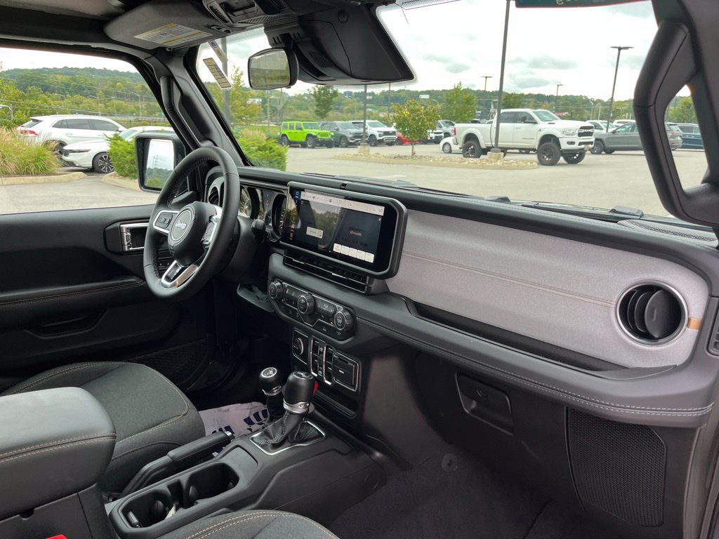 Used 2026 Jeep Wrangler Unlimited Sahara AWD/4WD image 27