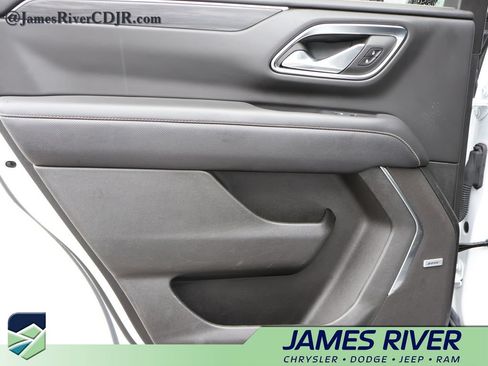 Used 2024 GMC Yukon SLT AWD/4WD image 18