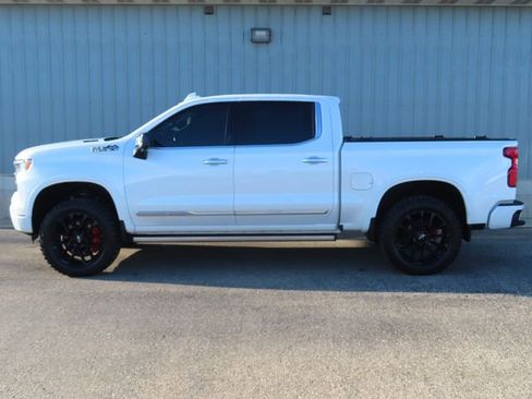 Used 2024 Chevrolet Silverado 1500 High Country AWD/4WD image 9
