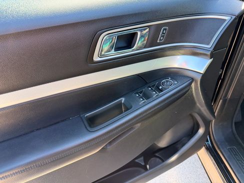 Used 2016 Ford Explorer XLT w/ Equipment Group 202A image 10