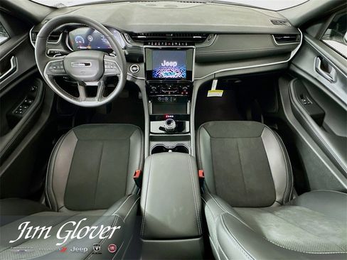 New 2025 Jeep Grand Cherokee Altitude image 24