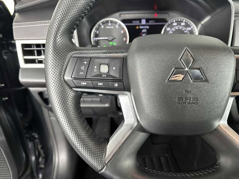 Used 2024 Mitsubishi Outlander SE image 20