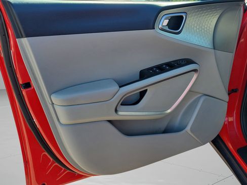 Used 2023 Kia Soul LX image 26