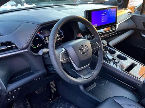 New 2026 Toyota Sienna XLE Woodland Edition image 8