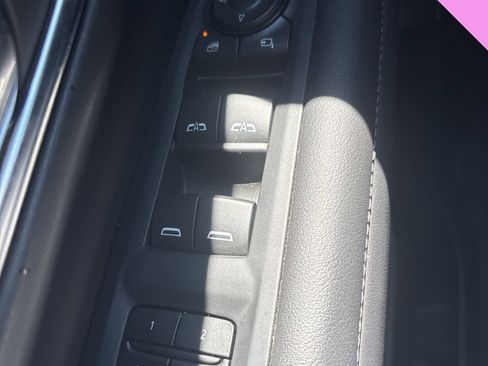 Used 2024 Chevrolet Suburban LT w/ Luxury Package image 9