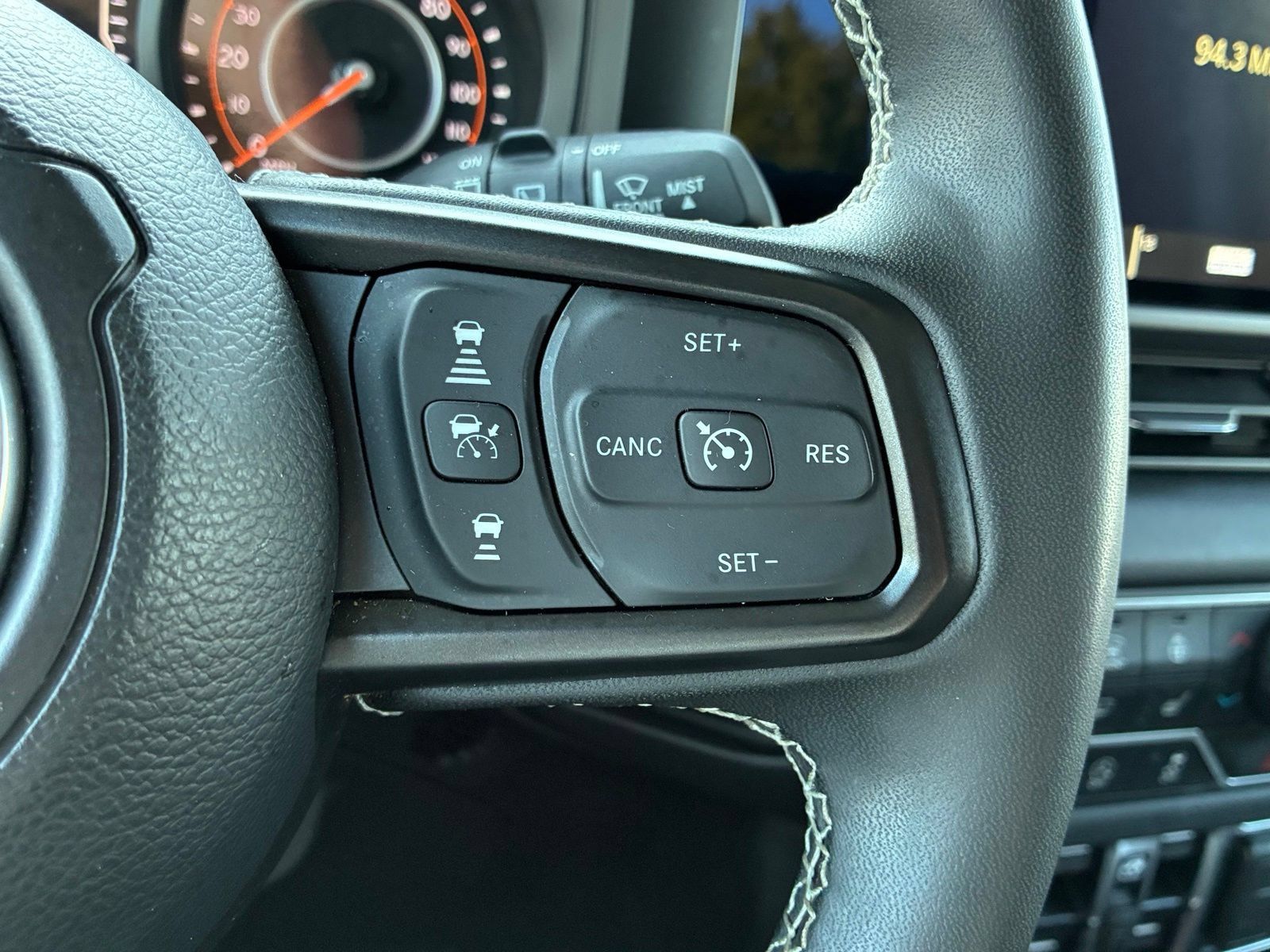 Used 2025 Jeep Wrangler Unlimited Rubicon w/ Convenience Group AWD/4WD image 26