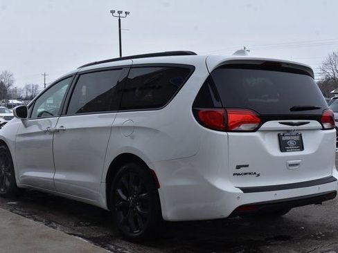 Used 2018 Chrysler Pacifica Touring-L w/ Premium Audio Group image 10