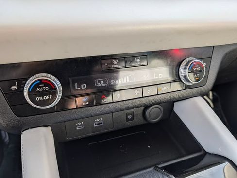 Used 2023 Mitsubishi Outlander SEL FWD image 26