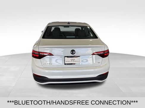 Used 2023 Volkswagen Jetta SE w/ Panoramic Sunroof Package image 4