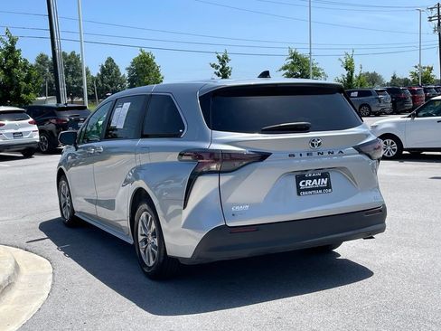 Used 2025 Toyota Sienna LE FWD image 5