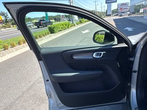 Certified 2025 Volvo XC40 B5 Plus AWD/4WD image 19