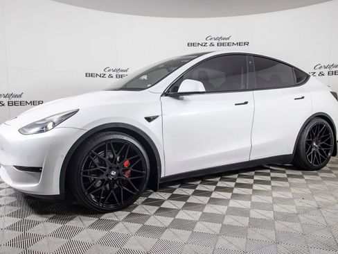 Used 2022 Tesla Model Y Performance AWD/4WD image 9