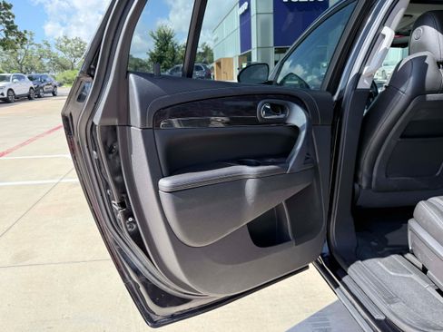 Used 2017 Buick Enclave Leather w/ Enclave Sport Touring Edition FWD image 12