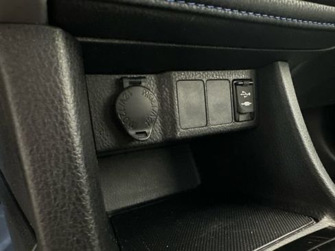 Used 2017 Toyota Corolla SE w/ Carpet Mat Package (TMS) FWD image 16