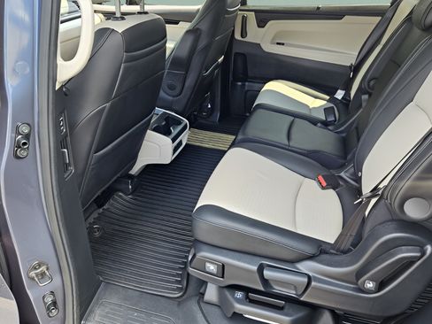 Used 2025 Honda Odyssey Elite image 9