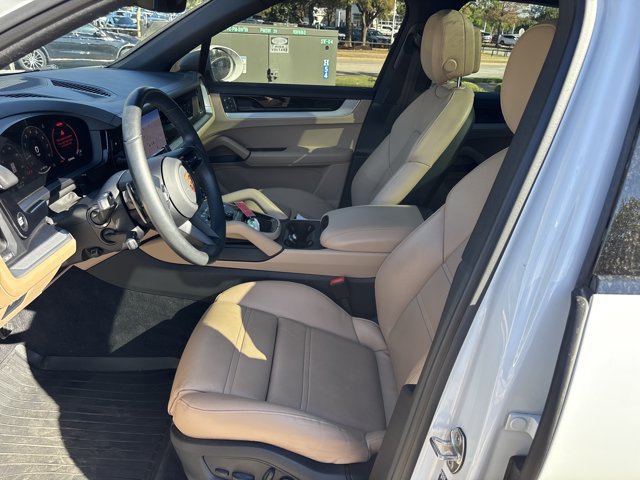 Used 2024 Porsche Cayenne AWD/4WD image 14