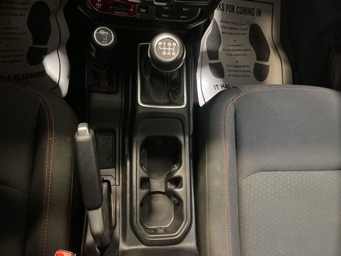 Used 2018 Jeep Wrangler Unlimited Rubicon image 27