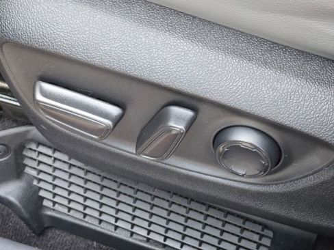 Used 2023 Toyota Sienna XLE image 28