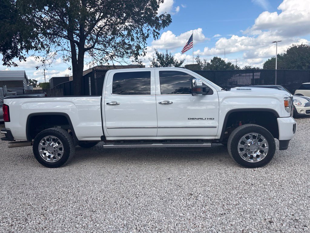 Used 2019 GMC Sierra 2500 Denali w/ Duramax Plus Package AWD/4WD image 6
