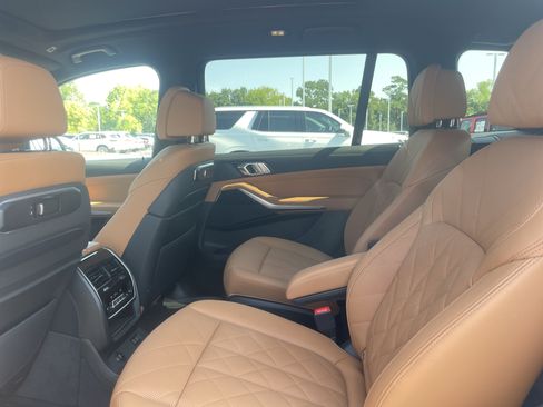 Used 2025 BMW X7 xDrive40i w/ M Sport Package AWD/4WD image 26
