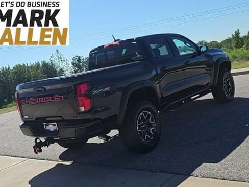 Used 2024 Chevrolet Colorado ZR2 AWD/4WD image 8