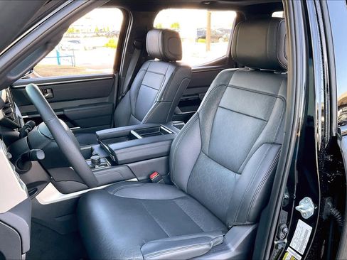 Used 2025 Toyota Tundra Limited AWD/4WD image 9