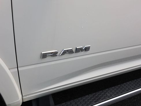 Used 2022 RAM 2500 Laramie AWD/4WD image 12