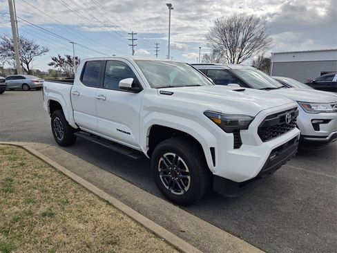 Used 2024 Toyota Tacoma TRD Sport image 3