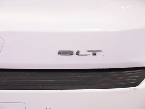 Used 2021 GMC Yukon SLT w/ SLT Premium Package image 12