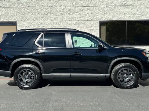 New 2025 Honda Pilot TrailSport image 3