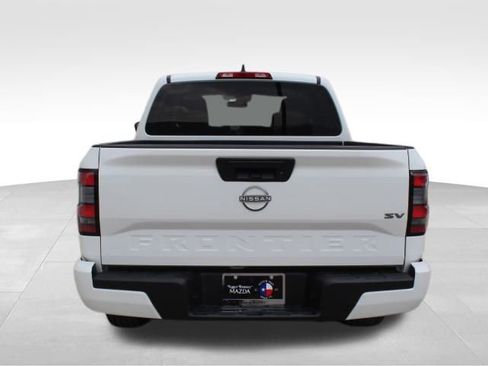 Used 2024 Nissan Frontier SV image 7